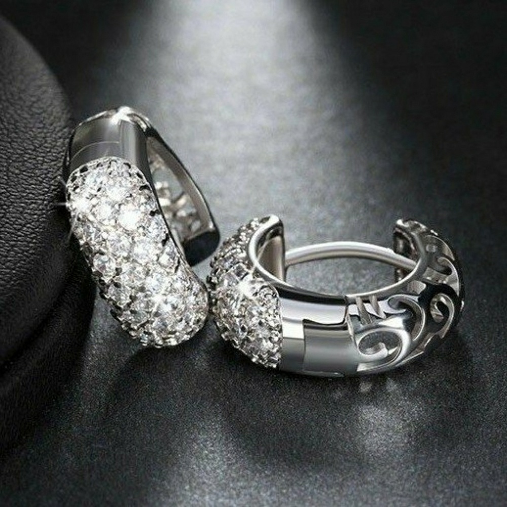 14k White Gold Diamond Cz Huggie Hoop Earrings - Picture 1 of 8